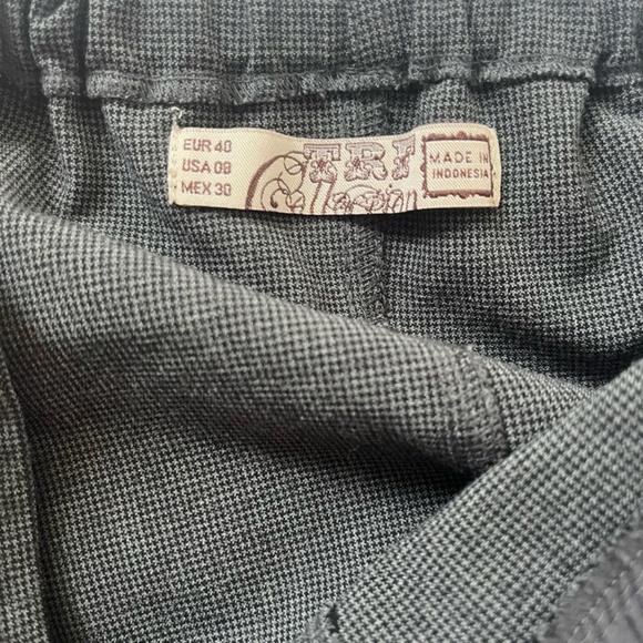 Grey sleeveless pleated mini dress - Picture 3 of 7